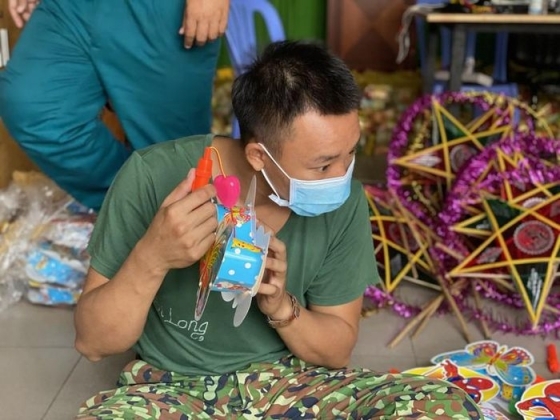 3 Tphcm Bo Doi Lam Long Den Trung Thu Tang Tre Em Trong Mua Dich