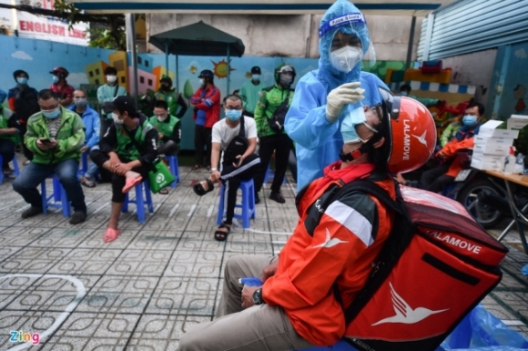 5 Shipper O Tphcm Xep Hang Dai Hang Tram Met Cho Xet Nghiem