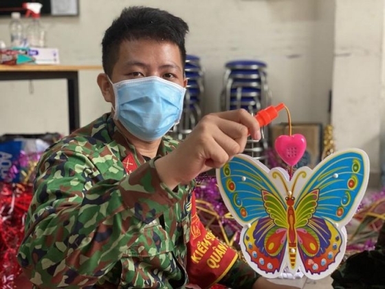 6 Tphcm Bo Doi Lam Long Den Trung Thu Tang Tre Em Trong Mua Dich