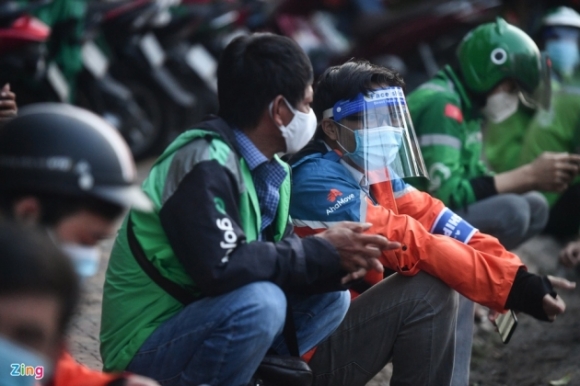 7 Shipper O Tphcm Xep Hang Dai Hang Tram Met Cho Xet Nghiem