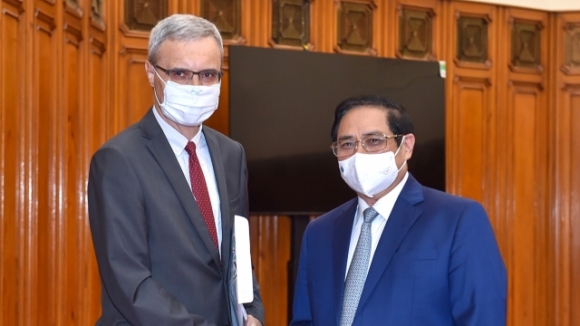 1 Phap San Sang Vien Tro Them Vac Xin Cov 19 Cho Viet Nam