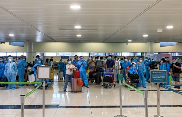 1 Chuyen Bay Dac Biet Don Hon 900 Cong Dan Bac Giang Ve Que Co 45 Be Duoi 2 Tuoi