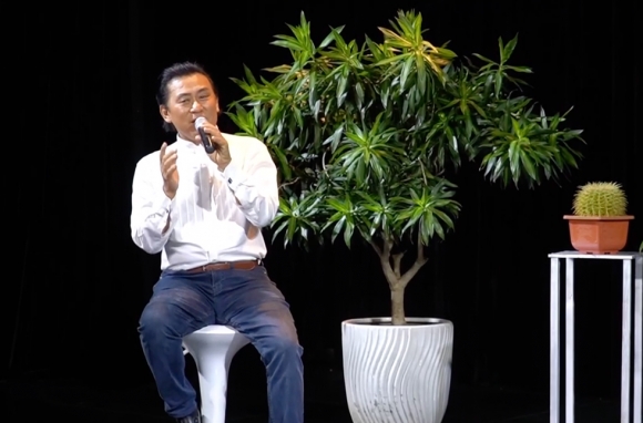 7 Noi Vong Tay Lon Keu Goi Duoc Hon 102 Ti Chong Dich Covid 19