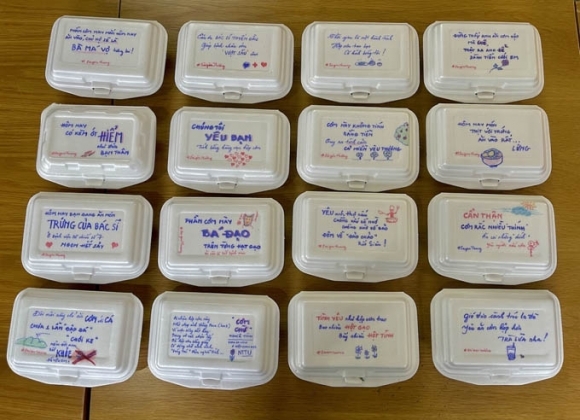 1 Nhung Hop Com Co Chu Tang F0