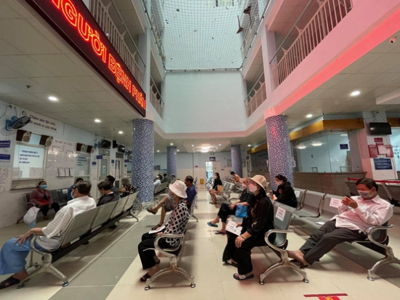 1 Benh Vien Xanh   Sach Covid 19 Dau Tien Cua Tphcm Kham Chua Benh Cho Nguoi Dan