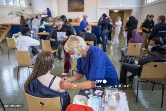 3 Dat Ti Le Tiem Chung Cao Chau Au Tung Buoc Tro Lai Binh Thuong Moi