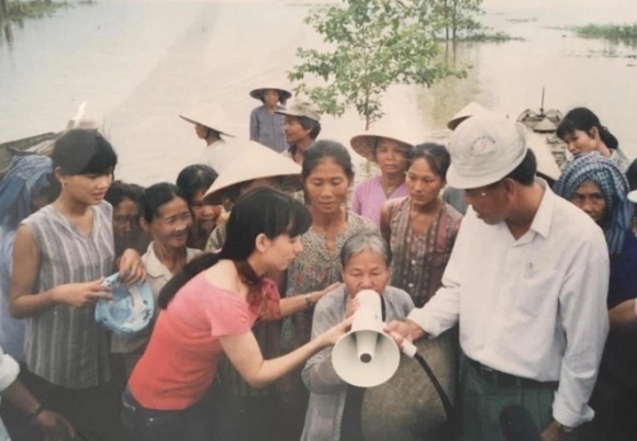 3 Nghe Si Viet Thuong Tiec Ca Si Phi Nhung