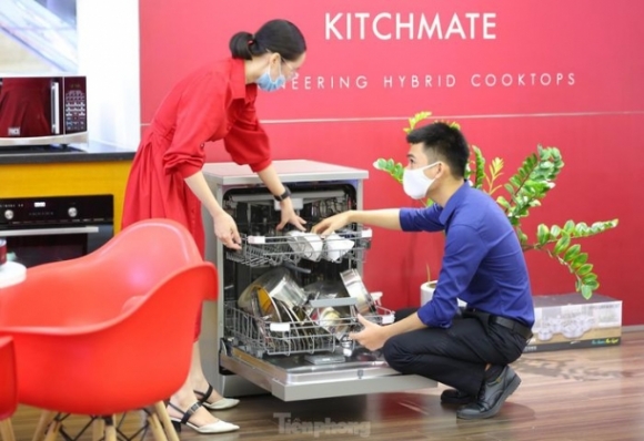 7 Khach Xep Hang Dai Quet Ma Qr Vao Cac Trung Tam Thuong Mai Ha Noi