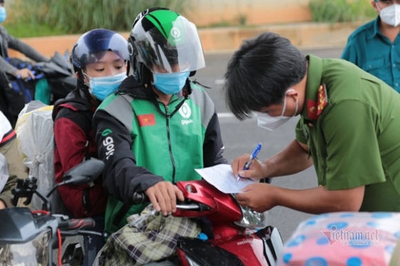 10 Tu Y Ve Que Bang Xe May Ca Tram Nguoi Mac Ket O Cua Ngo Tphcm