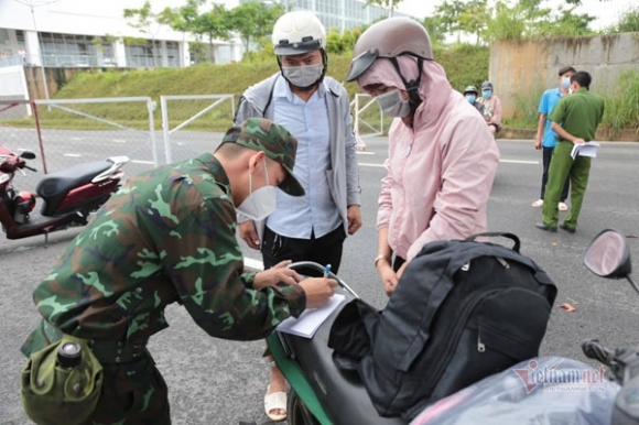 11 Tu Y Ve Que Bang Xe May Ca Tram Nguoi Mac Ket O Cua Ngo Tphcm