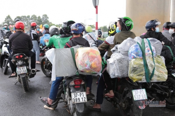 1 Tu Y Ve Que Bang Xe May Ca Tram Nguoi Mac Ket O Cua Ngo Tphcm