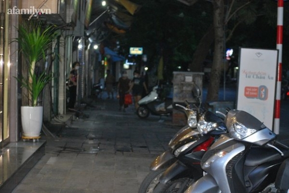 2 Ha Noi Phong Toa Pho Phu Doan Lay Mau Xet Nghiem Toan Bo Cu Dan Khu Vuc Sau Khi Phat Hien Ca Duong Tinh Sars Cov 2 Cong Dong