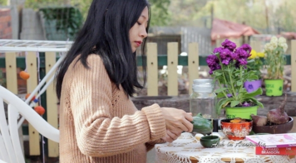 2 Me Viet O Uc Mach Cach Lam Hong Treo Gio Dang Duoc Chi Em Me Man