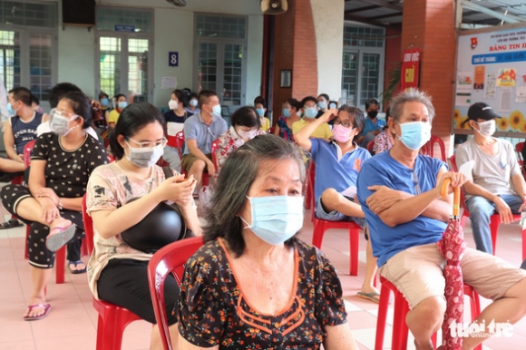 2 Tphcm Vuot Moc Tiem Tren 103 Trieu Lieu Vac Xin Quan 1 Da Dat 100 Nguoi Tiem Mui 2