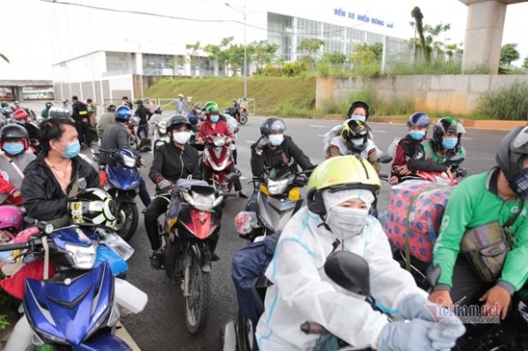 3 Tu Y Ve Que Bang Xe May Ca Tram Nguoi Mac Ket O Cua Ngo Tphcm