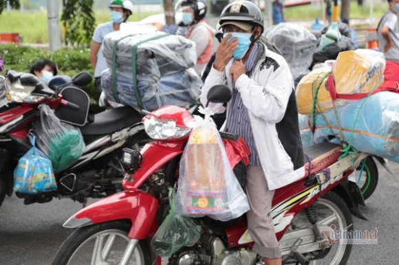 4 Tu Y Ve Que Bang Xe May Ca Tram Nguoi Mac Ket O Cua Ngo Tphcm