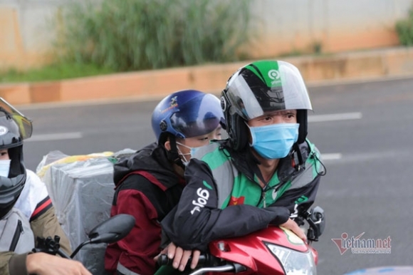 7 Tu Y Ve Que Bang Xe May Ca Tram Nguoi Mac Ket O Cua Ngo Tphcm