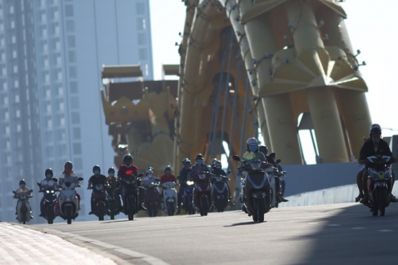 8 Nguoi Dan Da Nang Phan Khoi Di Cat Toc Sau 2 Thang Gian Cach Xa Hoi