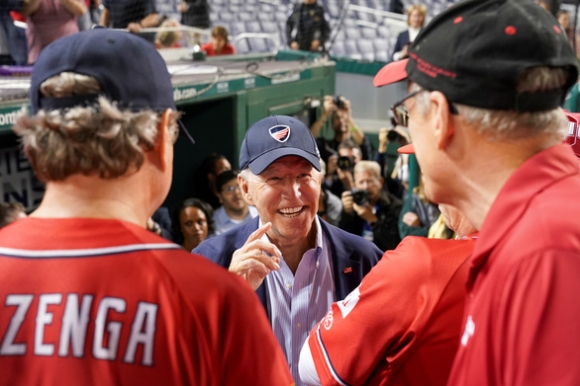 1 My Co The Thoat Nguy Co Dong Cua Chinh Phu Nhung Van Doi Dien Vo No