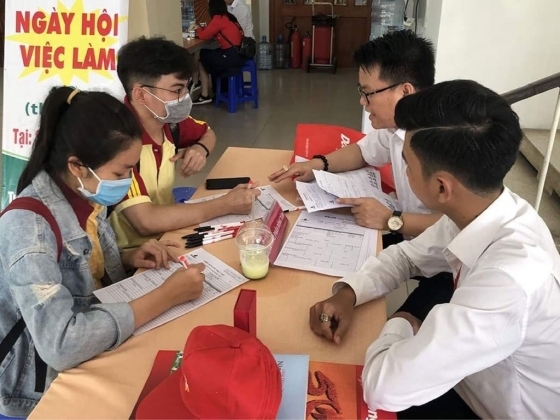 1 Nhung Nganh Nghe Nao Tuyen Dung Nhieu Sau Gian Cach Xa Hoi