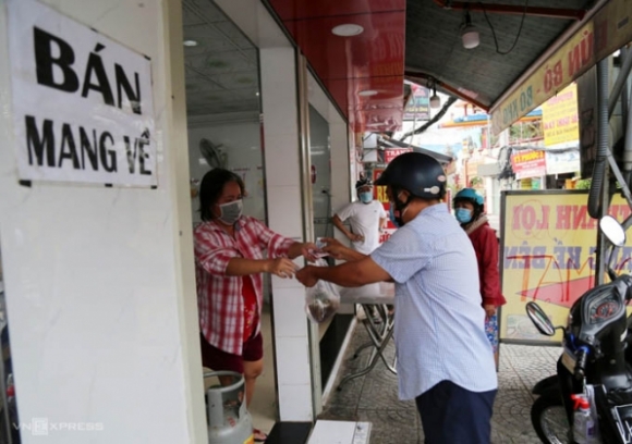 2 Xep Hang Mua Thuc An Cat Toc O Tp Hcm