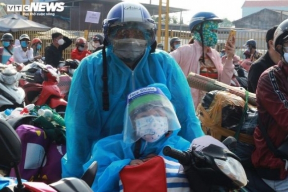 3 Va Vat Cho Doi O Cua Ngo Tphcm Suot Dem Nguoi Dan Vo Oa Vi Duoc Ho Tro Ve Que