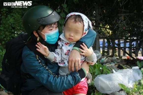 6 Va Vat Cho Doi O Cua Ngo Tphcm Suot Dem Nguoi Dan Vo Oa Vi Duoc Ho Tro Ve Que