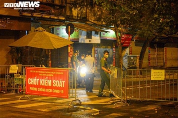 10 Trang Dem Dua Nguoi Lien Quan Ca Covid 19 O Bv Viet Duc Vao Khu Cach Ly