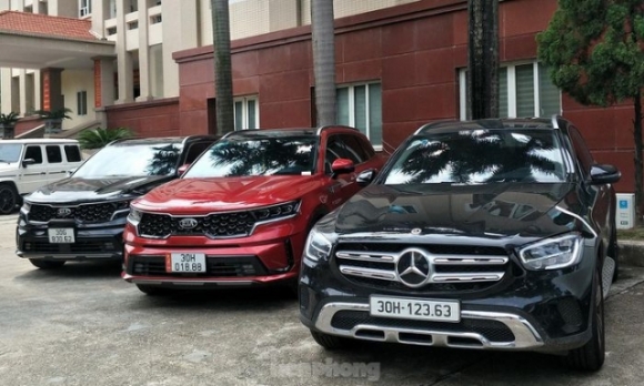 12 Can Canh Dan Sieu Xe Bi Thu Giu Trong Duong Day Danh Bac Khung O Ha Noi