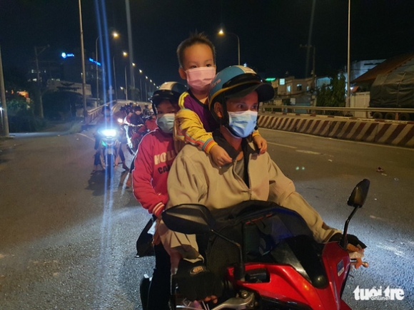 1 Toi 3 10 Hang Ngan Nguoi Dan Tiep Tuc Ve Mien Tay