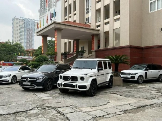 2 Can Canh Dan Sieu Xe Va Ca Vali Tien Bi Thu Giu Cua Ong Trum Co Bac Ngan Ti