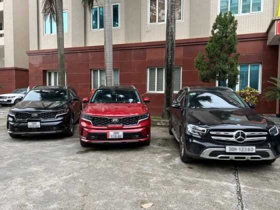 4 Can Canh Dan Sieu Xe Va Ca Vali Tien Bi Thu Giu Cua Ong Trum Co Bac Ngan Ti