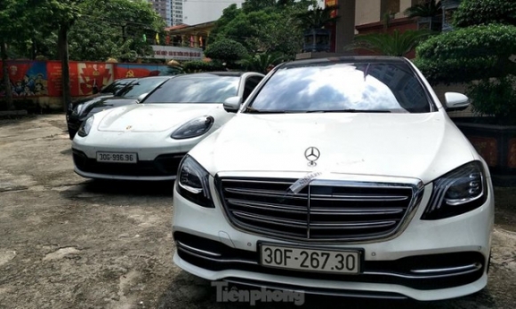 6 Can Canh Dan Sieu Xe Bi Thu Giu Trong Duong Day Danh Bac Khung O Ha Noi