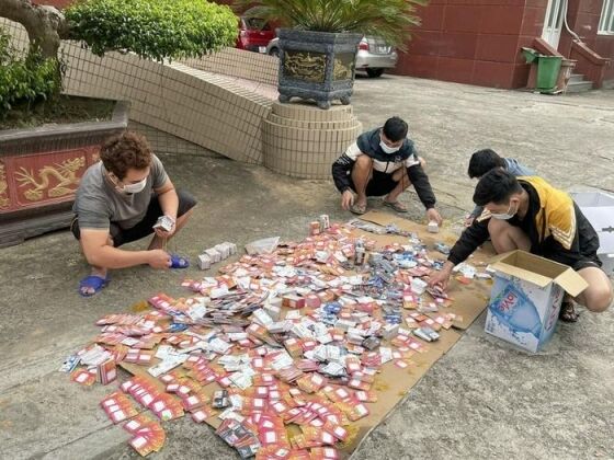 6 Can Canh Dan Sieu Xe Va Ca Vali Tien Bi Thu Giu Cua Ong Trum Co Bac Ngan Ti