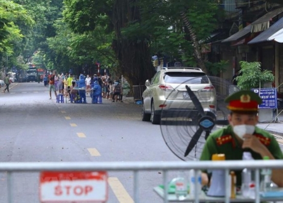 9 Ha Noi Xet Nghiem Dien Rong Cho Cu Dan Quanh Benh Vien Viet Duc