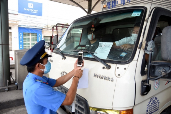 1 Dong Nai Se Thi Diem Cong Nhan Khong Can Giay Di Duong Uu Tien Chuyen Gia Tphcm Vao Lam Viec