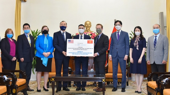 1 Viet Nam Tiep Nhan Tuong Trung 15 Trieu Lieu Vac Xin Covid 19