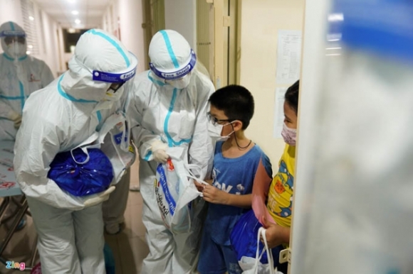 3 Vi Sao Can Than Trong Khi Cho Tre Nho O Tphcm Ra Duong