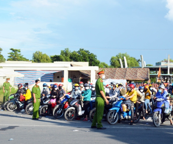 1 Ai Khong Phai Cach Ly Tap Trung Khi Ve Tu Tphcm Binh Duong Long An Dong Nai