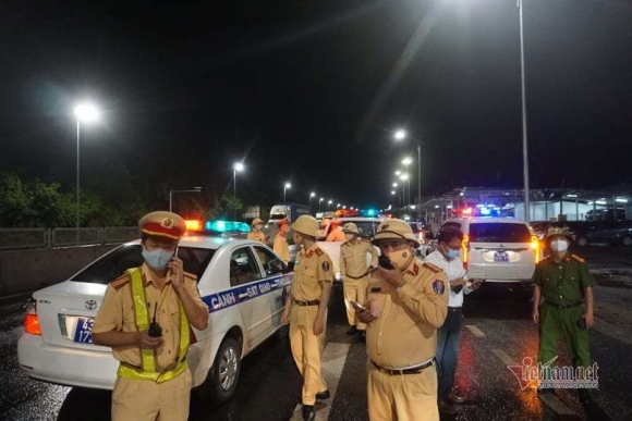 1 Nguoi Di Xe May Ve Que Se Duoc Trung Chuyen Qua Ham Hai Van Mien Phi