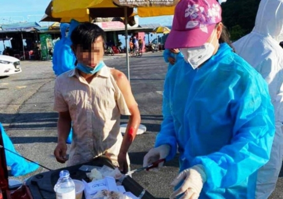 3 Nguoi Di Xe May Ve Que Se Duoc Trung Chuyen Qua Ham Hai Van Mien Phi