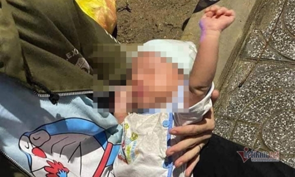 3 Trai Long Cua Nguoi Me Moi Sinh Con 15 Ngay Vuot Xe May 1300 Km Ve Que