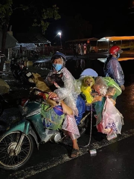 2 Ca Mau Dia Phuong Xac Nhan Da Tieu Huy Dan Cho Cua Gia Dinh Cho Xe May Ve Que