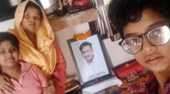 3 Gia Dinh An Do Vat Lon De Chung Minh Nguoi Than Chet Vi Covid 19