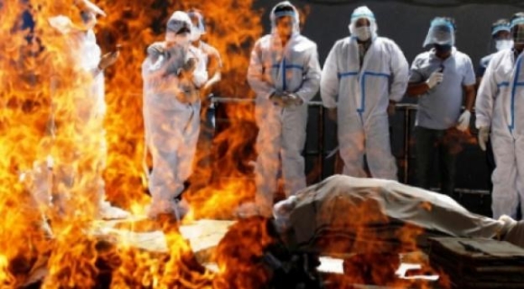 4 Gia Dinh An Do Vat Lon De Chung Minh Nguoi Than Chet Vi Covid 19