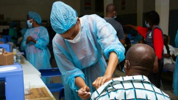 1 Tong Giam Doc Who Tiem Vaccine Tang Cuong La Vo Dao Duc