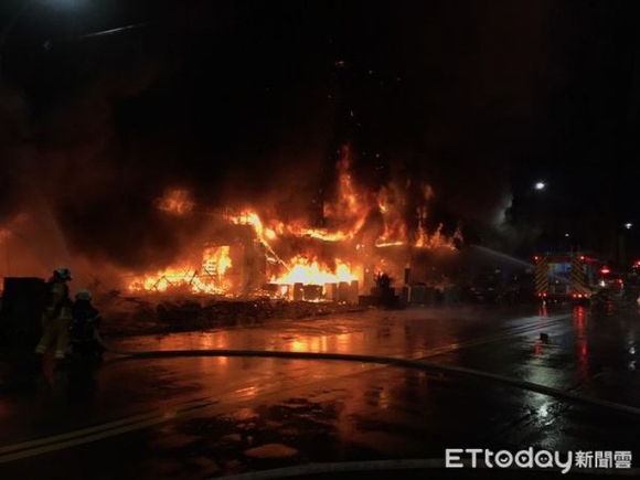 2 Dai Loan No Lon Toa Nha 13 Tang Chay Suot Dem 46 Nguoi Chet