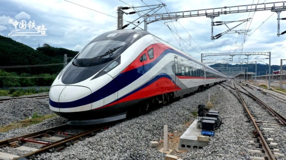 10 Ben Trong Doan Tau Cao Toc Sang Trong Trieu Voi Lao Vua Tiep Nhan