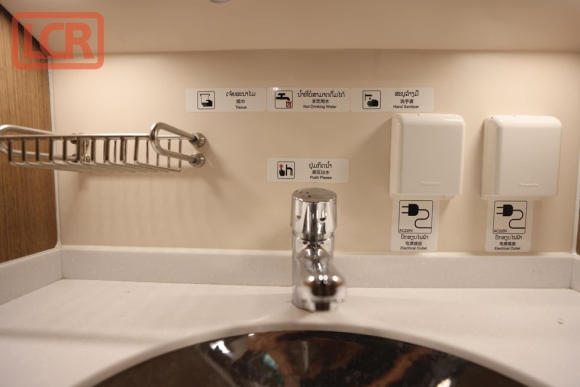 7 Ben Trong Doan Tau Cao Toc Sang Trong Trieu Voi Lao Vua Tiep Nhan