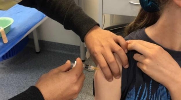 1 Chau Au Danh Gia Kha Nang Dung Vaccine Ngua Covid 19 Cua Pfizer Cho Tre Tu 5 11 Tuoi